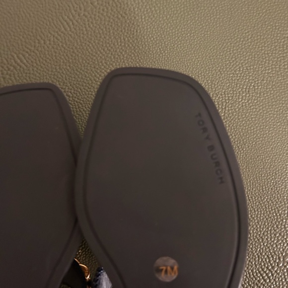 💙NWOT Box💙 Tory Burch Mini Benton Gold Chain Band Navy Sandals with logo detail